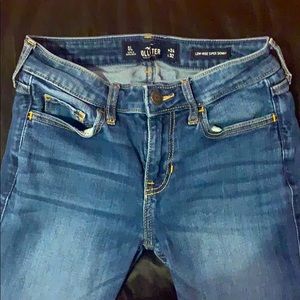 Dark wash Hollister Jeans!